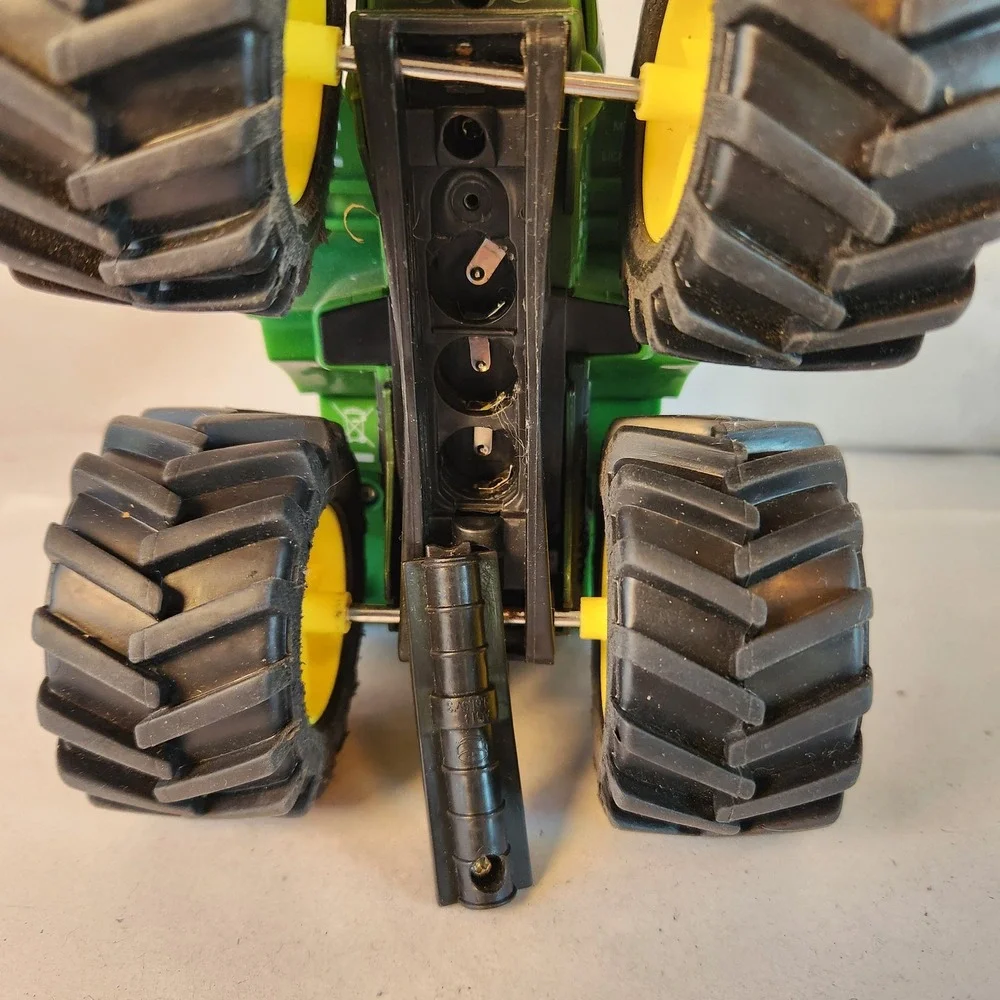 John Deere Monster Treads Tractor Toy Tomy Lights & Sounds Green 6